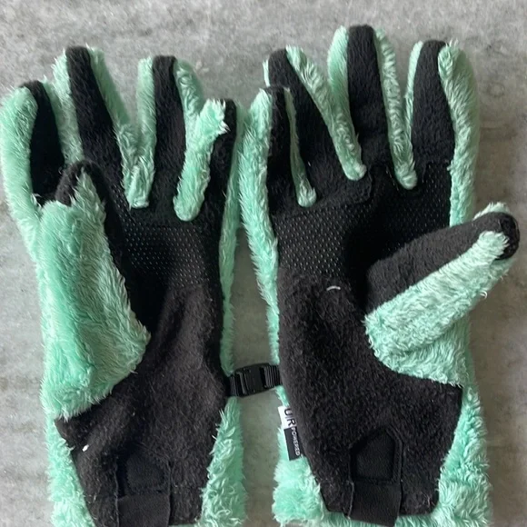 Furry gloves - Picture 4 of 4
